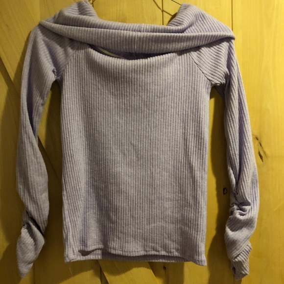 Light purple top - Picture 2 of 2